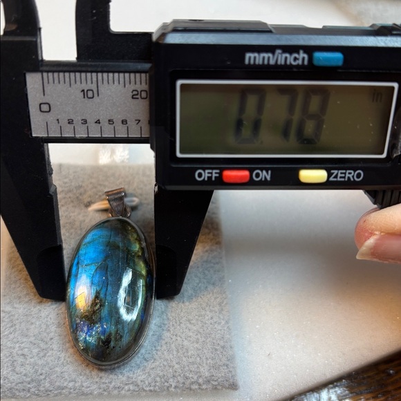 Blue fire labradorite and sterling silver pendant - Picture 5 of 7